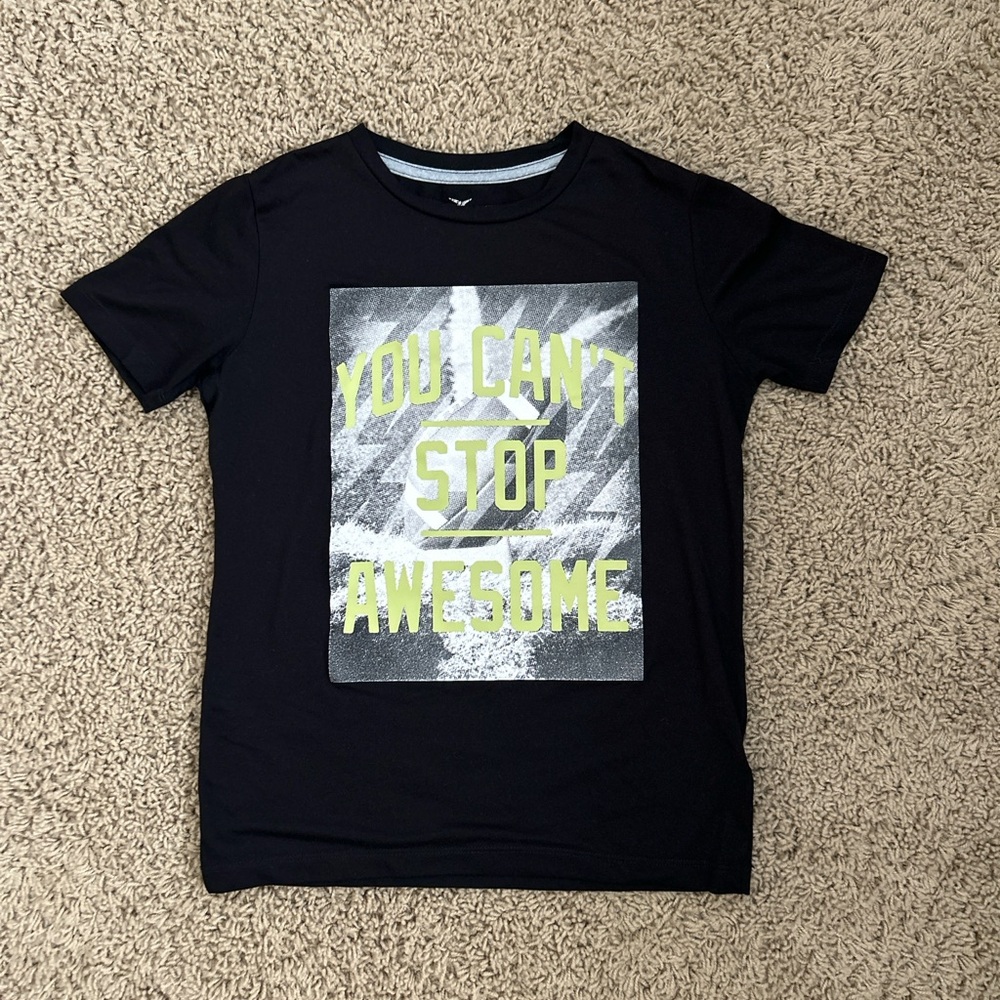 Boys Old Navy Active Graphic Dry Fit Athletic T-shirt, Youth Size M (8)